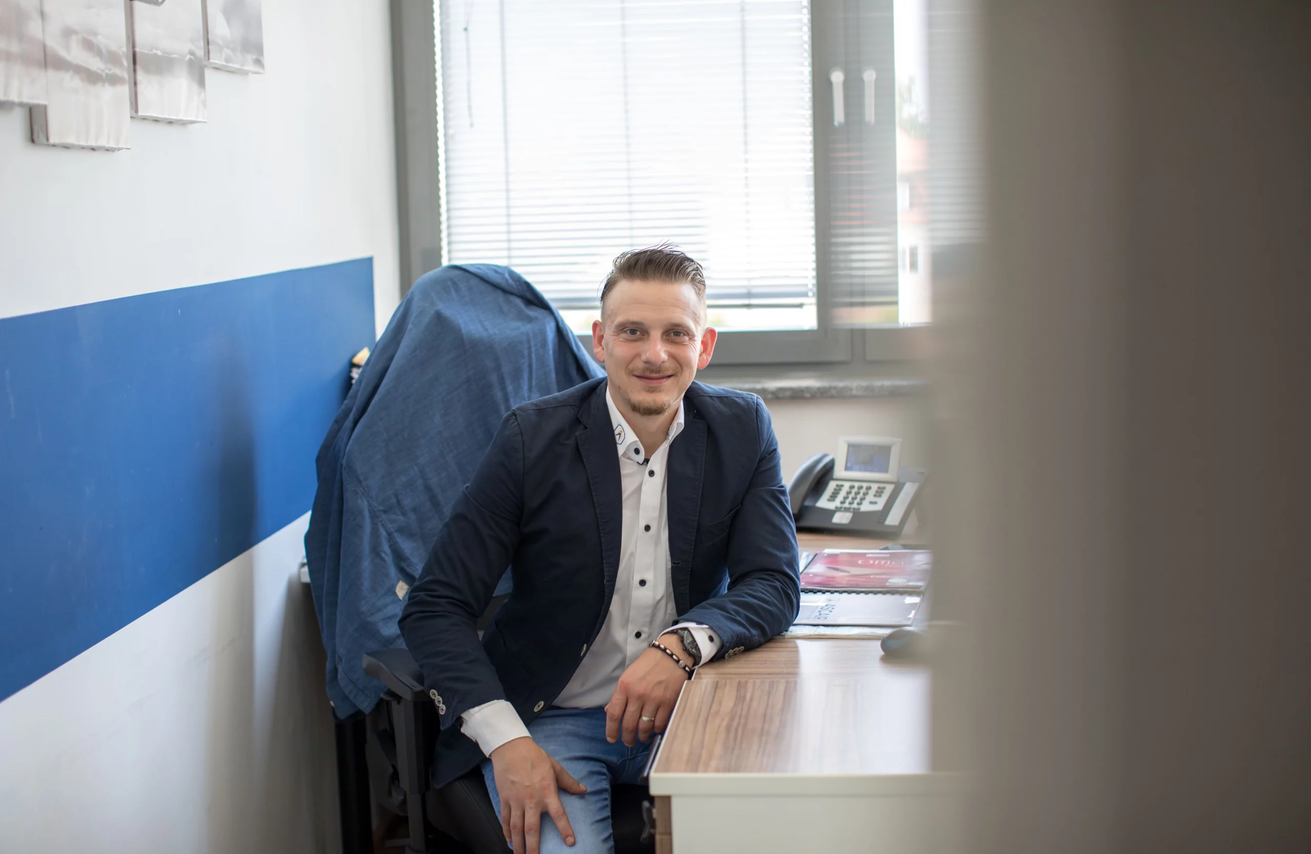 Kollege redet über Versicherungen für Beamte