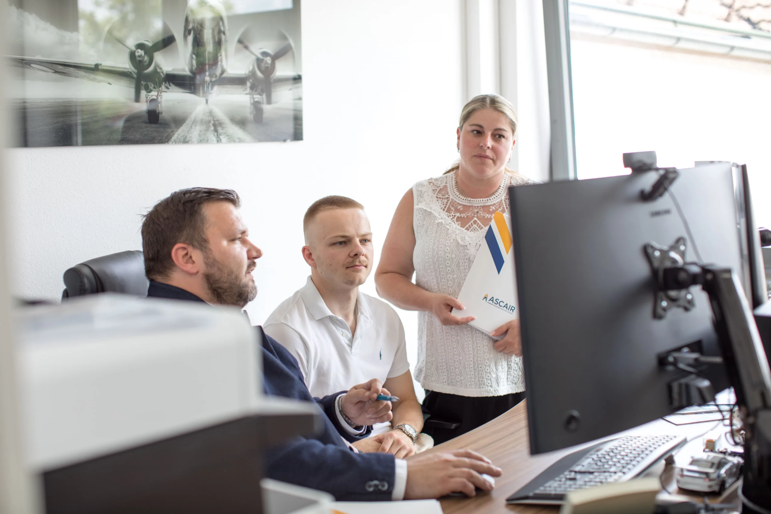 Team stellt Informationen über Gesetzliche und Private Krankenversicherung zusammen