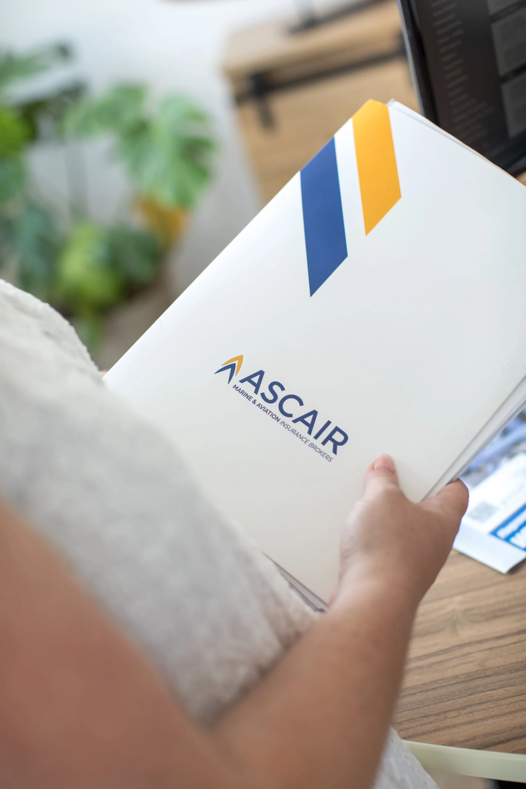 Broschüre mit ASCAIR IFS Logo
